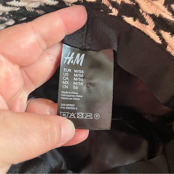 Women’s H&M Houndstooth Print Black & White Bucket Hat Size Medium - Picture 6 of 6